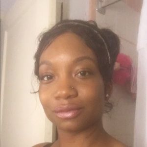 Meet your Posher, Monique